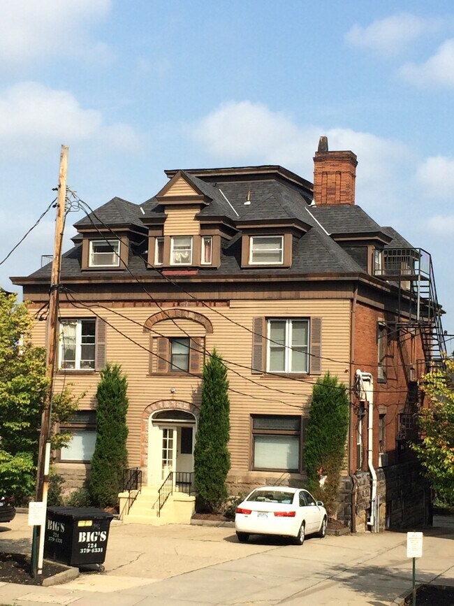 Primary Photo - 5815 5th Ave