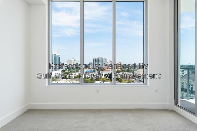 Building Photo - 111 S Pineapple Ave