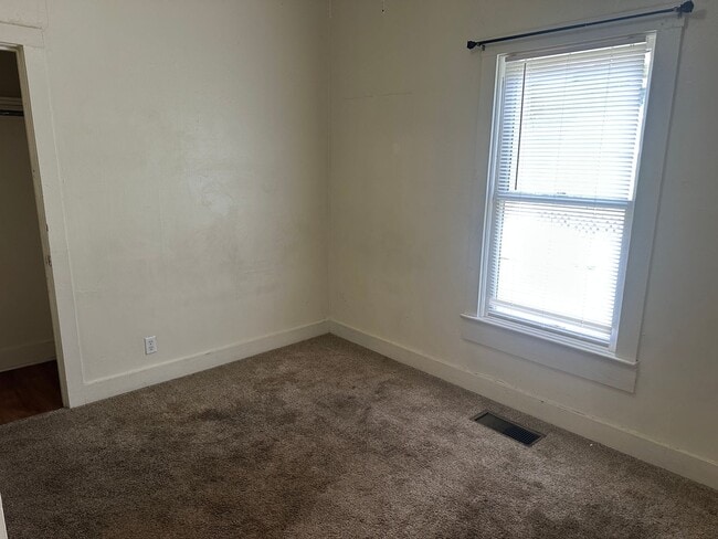 Building Photo - Charming Home with Modern Updates in Leesburg!