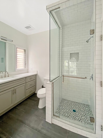 Bathroom #2 - 813 S Detroit St