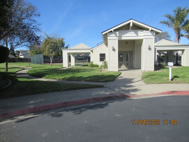 Building Photo - 1220 Iris Ct