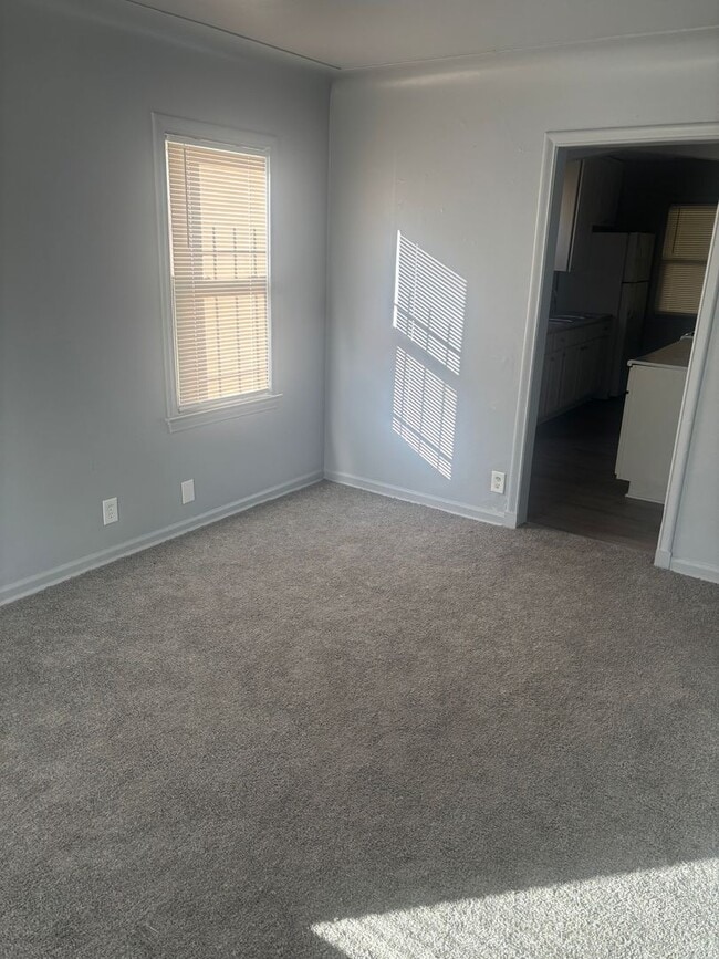 Building Photo - Updated Home In Detroit