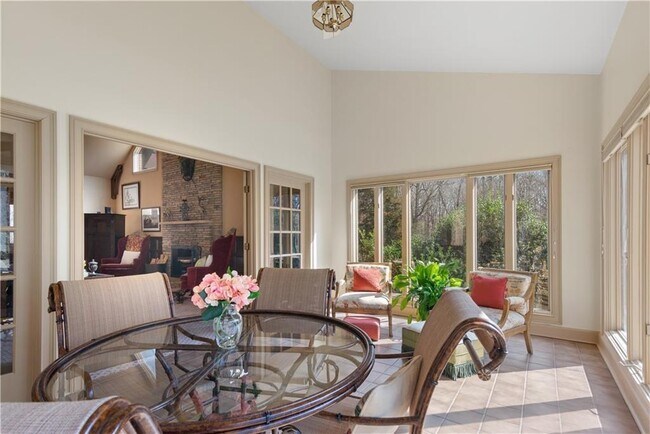 Building Photo - 15905 Westbrook Rd