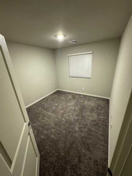 Building Photo - 10974 Cambridge Lakes Ave