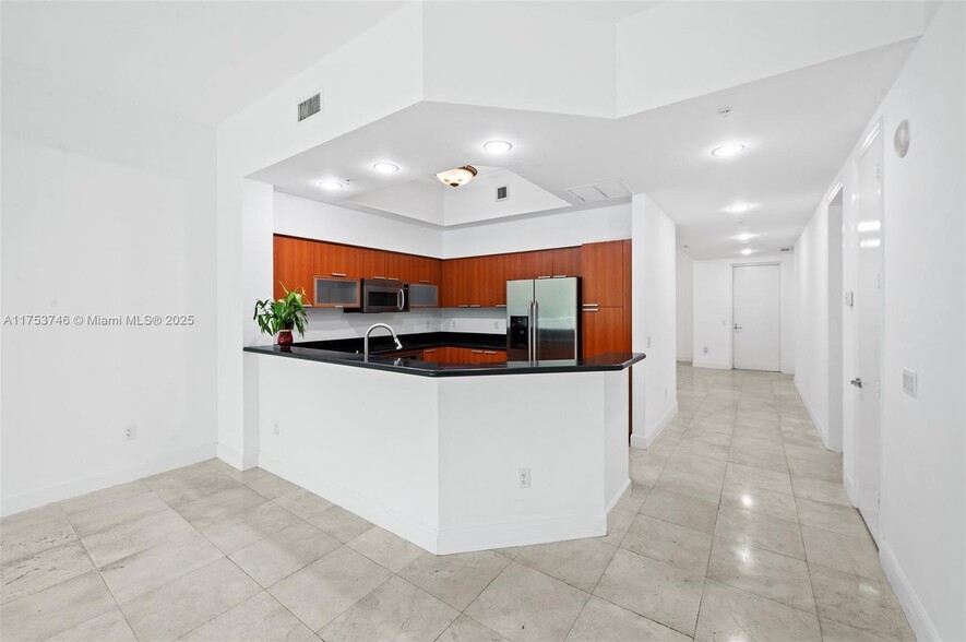 Building Photo - 15051 Royal Oaks Ln