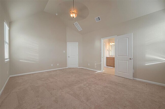 Building Photo - 8700 Laurel Crest Dr