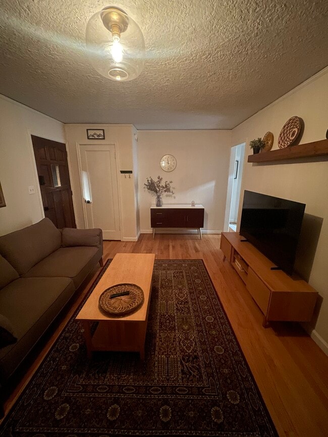 Building Photo - 1823 N Watts St