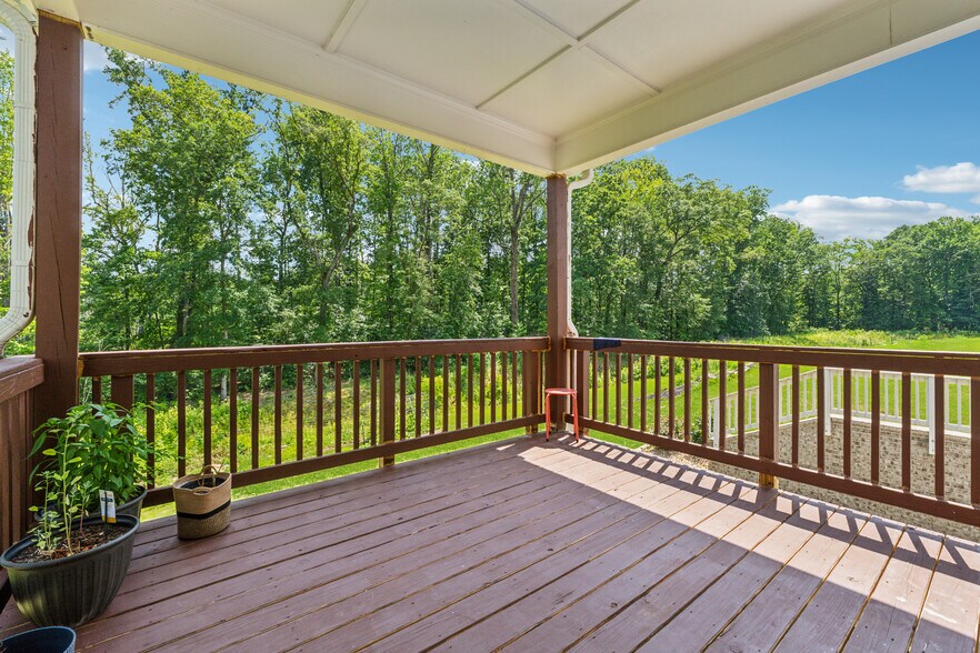 Building Photo - 5545 Adirondack Dr