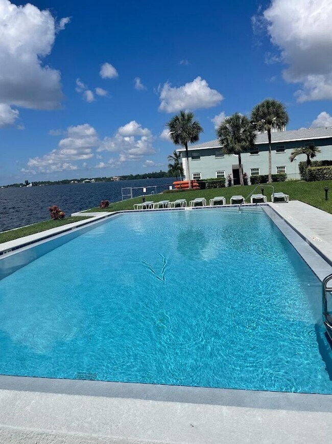 Building Photo - First Month Free!!!! Stunning 8th floor Ri...