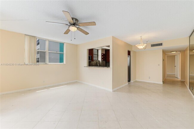 Building Photo - 2821 N Miami Beach Blvd