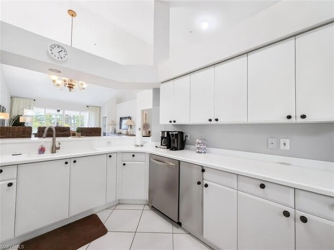 Building Photo - 8175 Celeste Dr