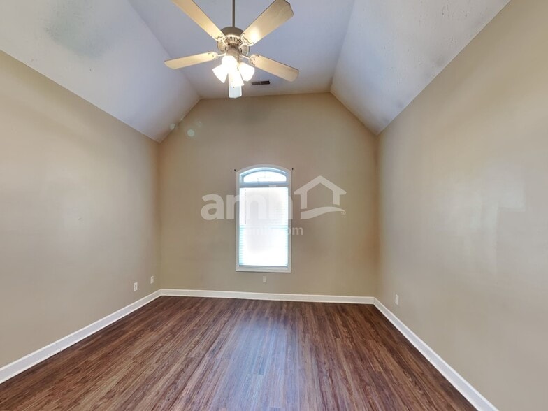 Building Photo - 711 Riata Ct