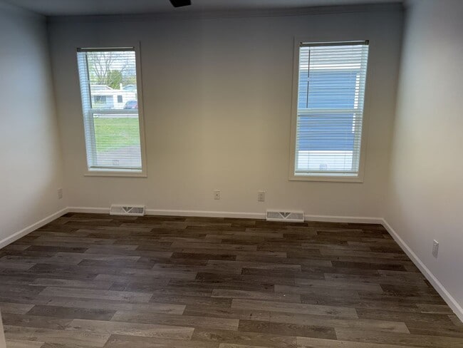 Building Photo - 13885 Bunratty Ave