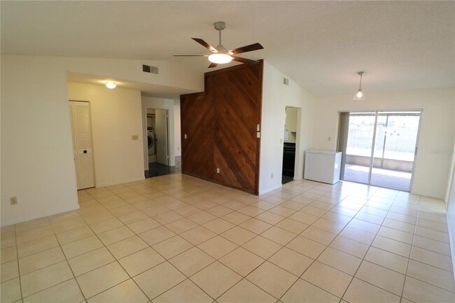 Building Photo - 5017 Oakshire Dr