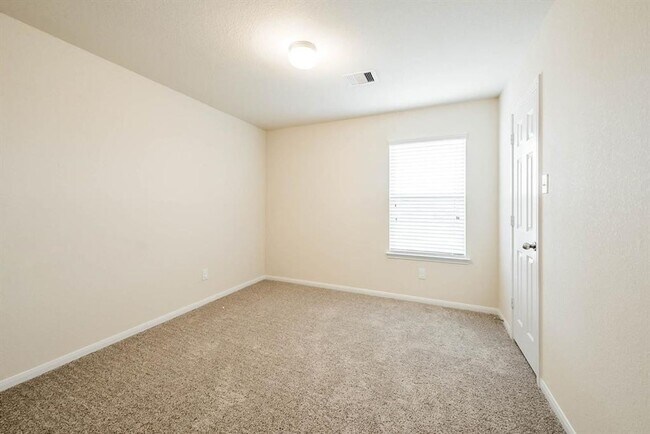 Building Photo - Beautiful stone front 4 bedroom, 3 bath home has bay windows in breakfast nook & master. It is on...