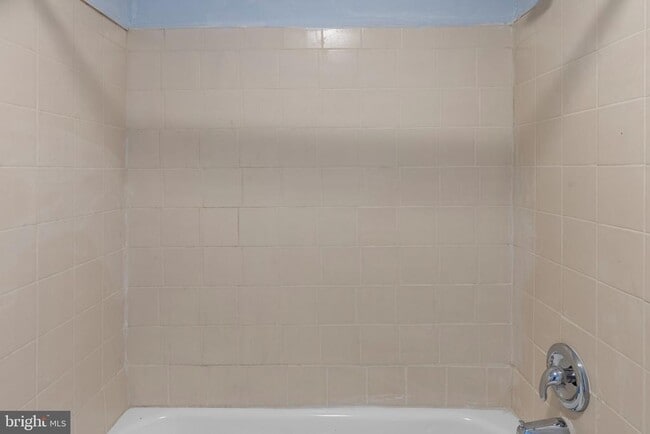 Building Photo - 1818 E Pratt St