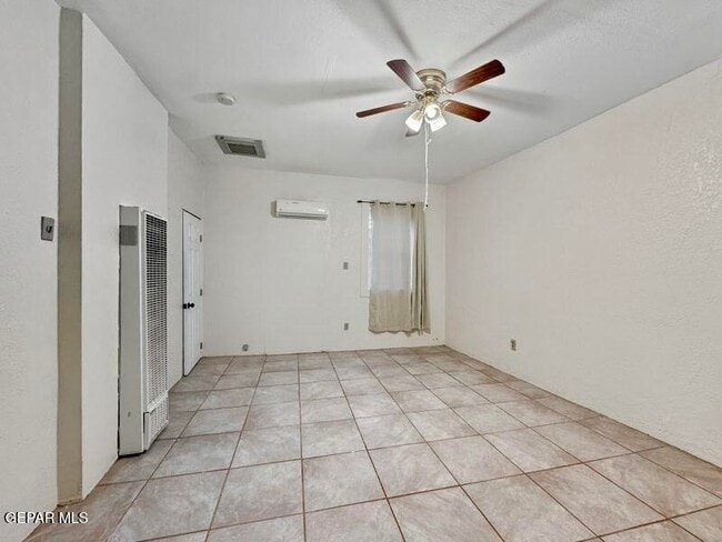 Building Photo - 1305 E Rio Grande Ave