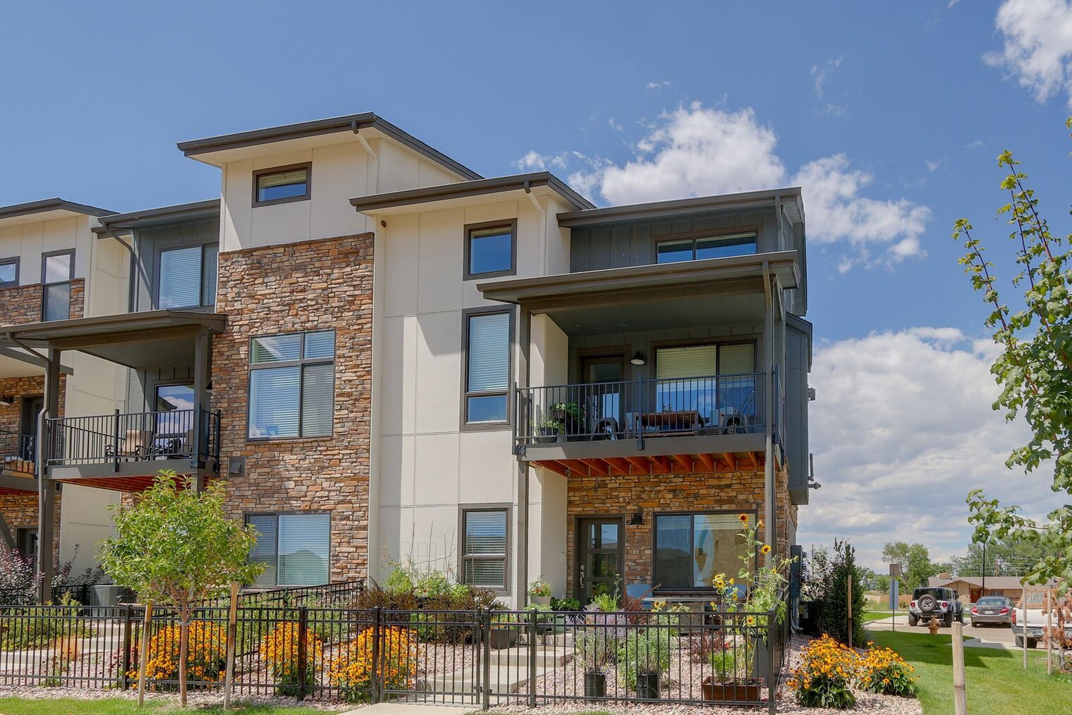 Building Photo - 945 Abbott Ln