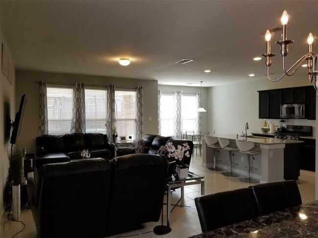 Building Photo - Stunning 5 beds 3 baths in Fort Worth with...