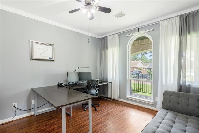 Building Photo - 5343 Oak Cove Dr