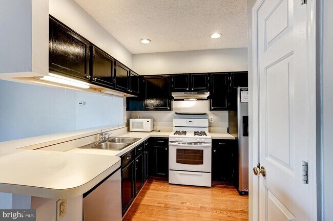 Building Photo - 12111 Wedgeway Pl
