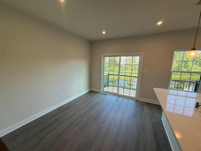 Building Photo - 1013 Arborway Ln