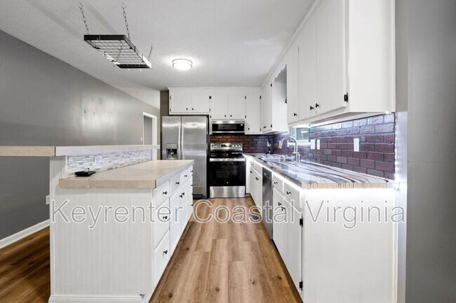 Building Photo - 16309 Smithfield Heights Dr