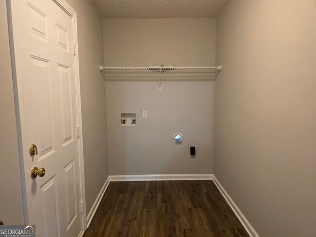 Building Photo - 200 Deer Rd