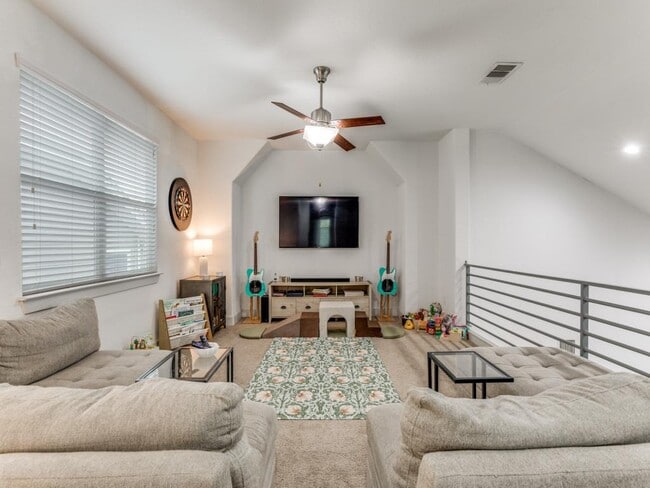 Building Photo - 2204 Montague St