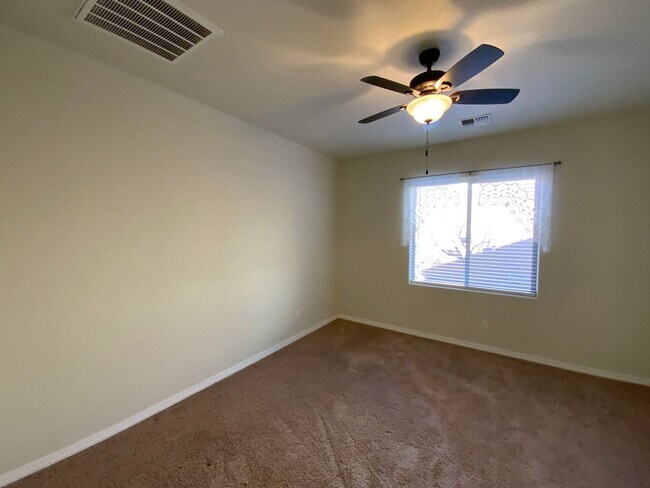 Building Photo - Beautiful 3 Bedroom Single Story Home Available Near Northern Blvd NW & Rainbow Blvd NE!