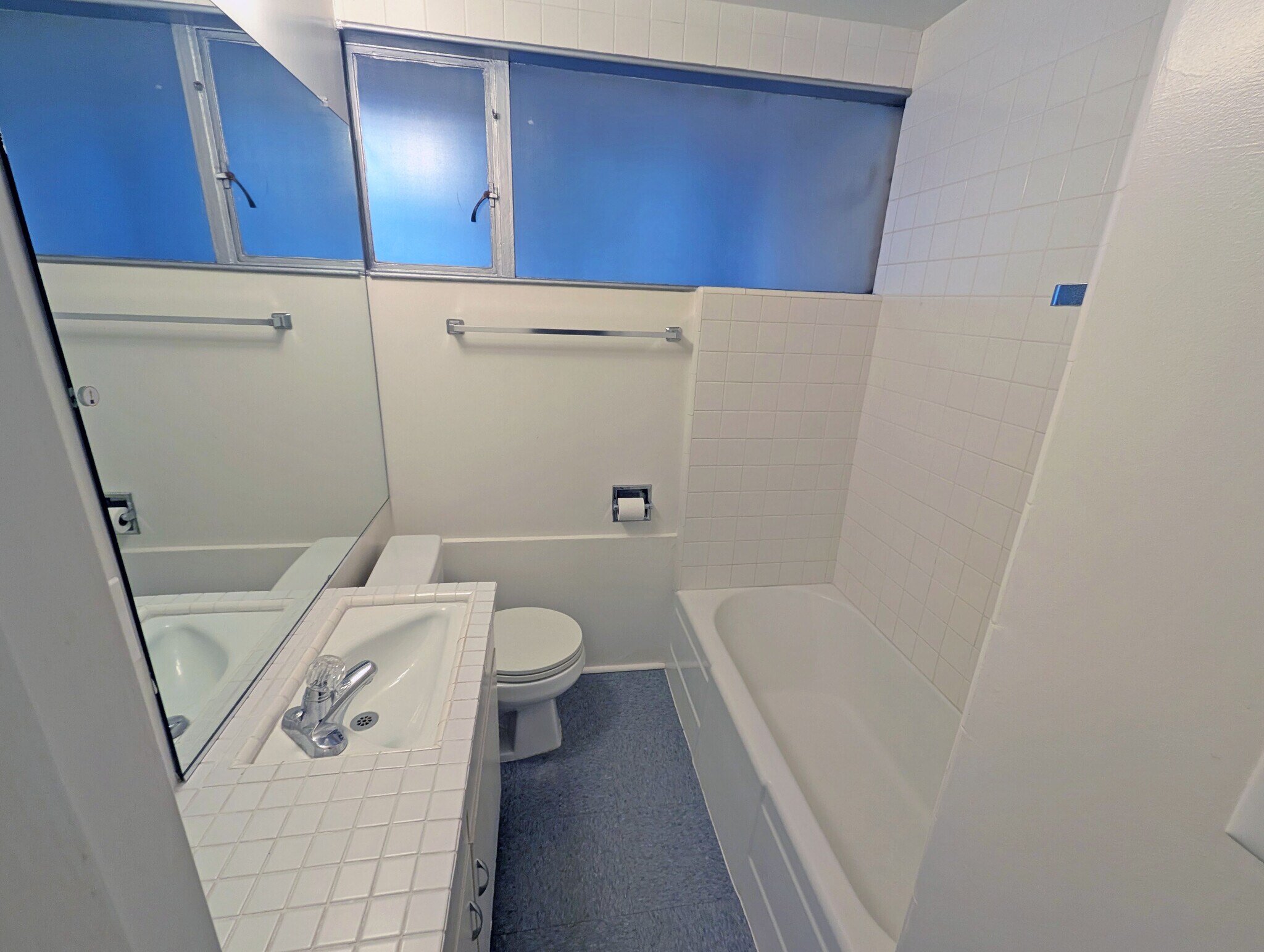 Building Photo - 648 Kelton Ave