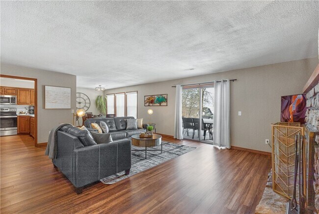 Building Photo - 6 Connie Ln