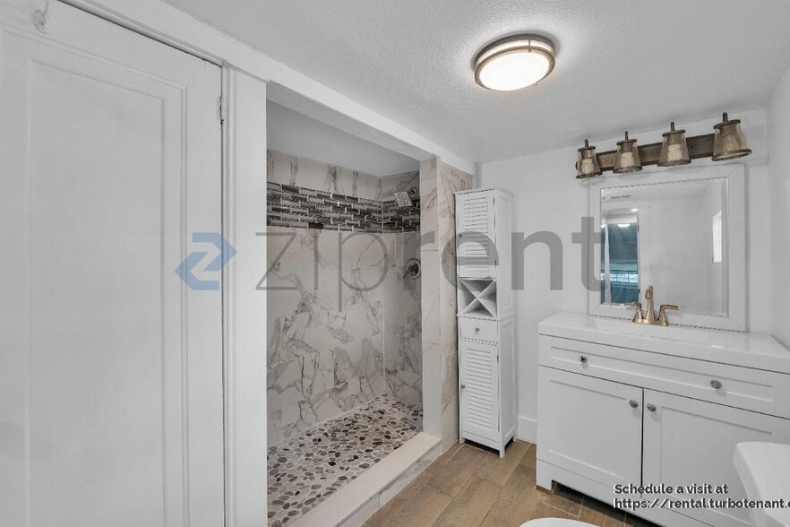 Building Photo - 9402 N 16th St