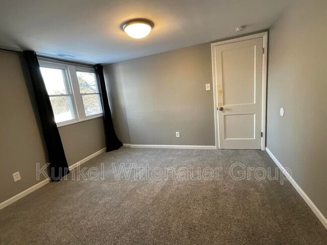 Building Photo - 132 N 82nd St