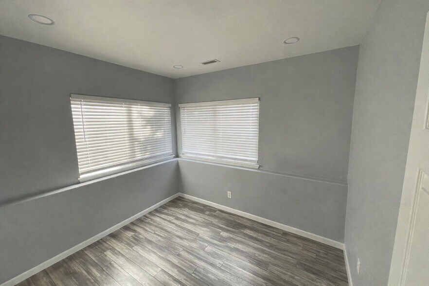 Building Photo - 4521 Gibraltar St