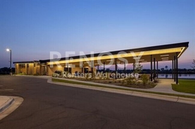 Building Photo - Available Now 2 Bedroom 1 Bath Condo in Fridley