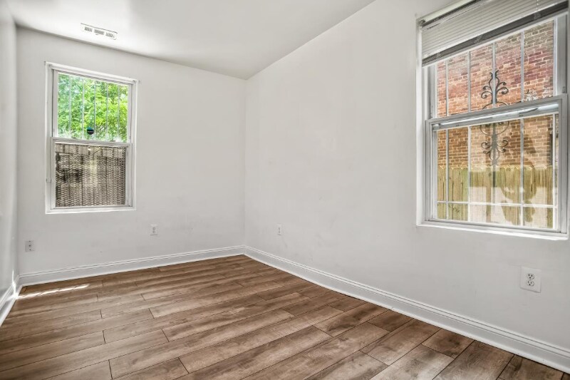 Building Photo - 349 Parkland Pl SE