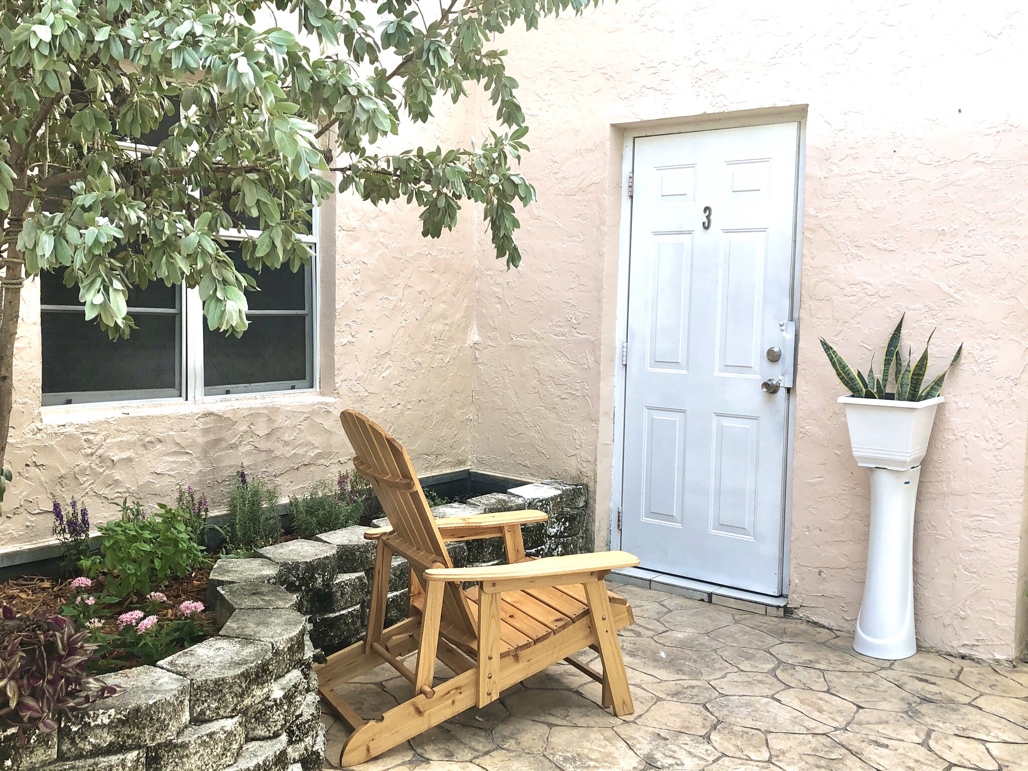 studio #3 - 1736 SW 12th St