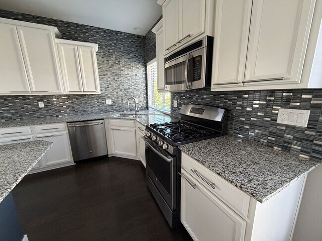 Building Photo - Beautiful Home in the Heart Of Castle Rock