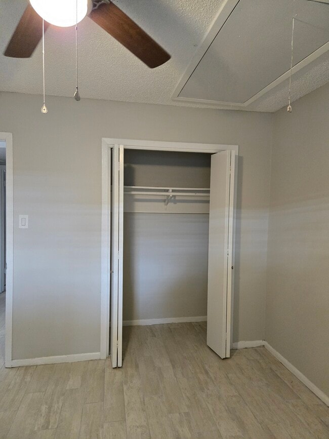 Building Photo - 81 E Tri Oaks Ln