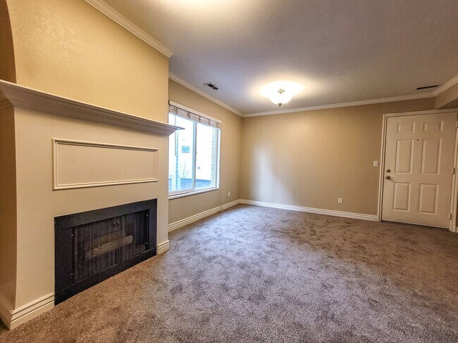 Building Photo - 166 W 200 N