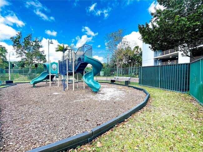 Building Photo - 2681 N Flamingo Rd