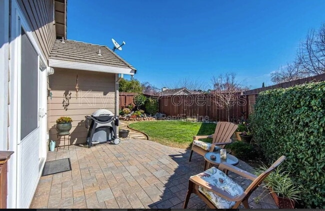 Building Photo - 217 Foulkstone Way