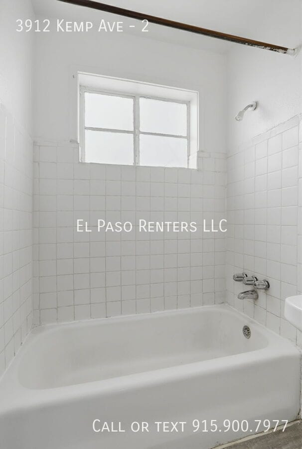 Building Photo - 3912 Kemp Ave