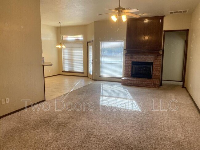 Building Photo - 617 Allison Ln