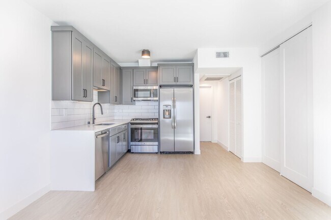 Interior Photo - 6133 Eleanor Ave