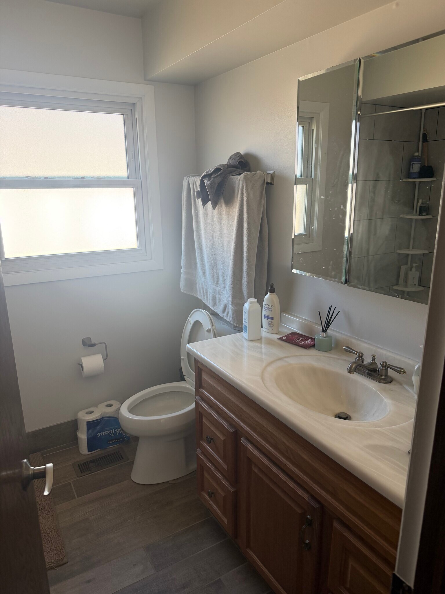 Building Photo - 1002 E Callero Cir