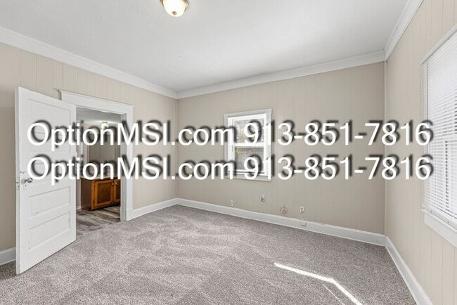 Building Photo - Move-in Ready!