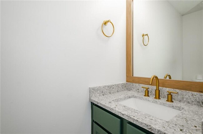 Building Photo - 3390 Northcliff Dr