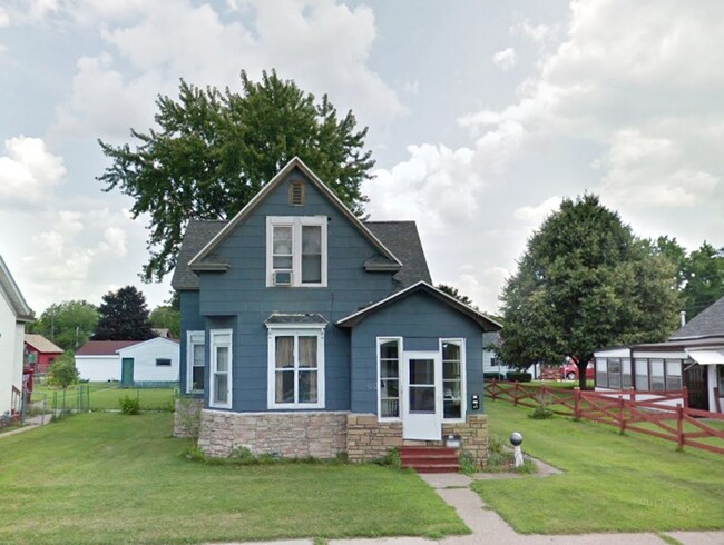 Building Photo - 1229 13th St S
